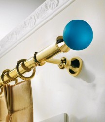 Cinzia karnisz mosiężny fi 16 z końcówką ze szkłem z Murano, trzy kolory zakończeń 