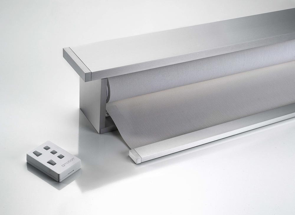 Roleta materiałowa  zasilana bateriami model Q 105