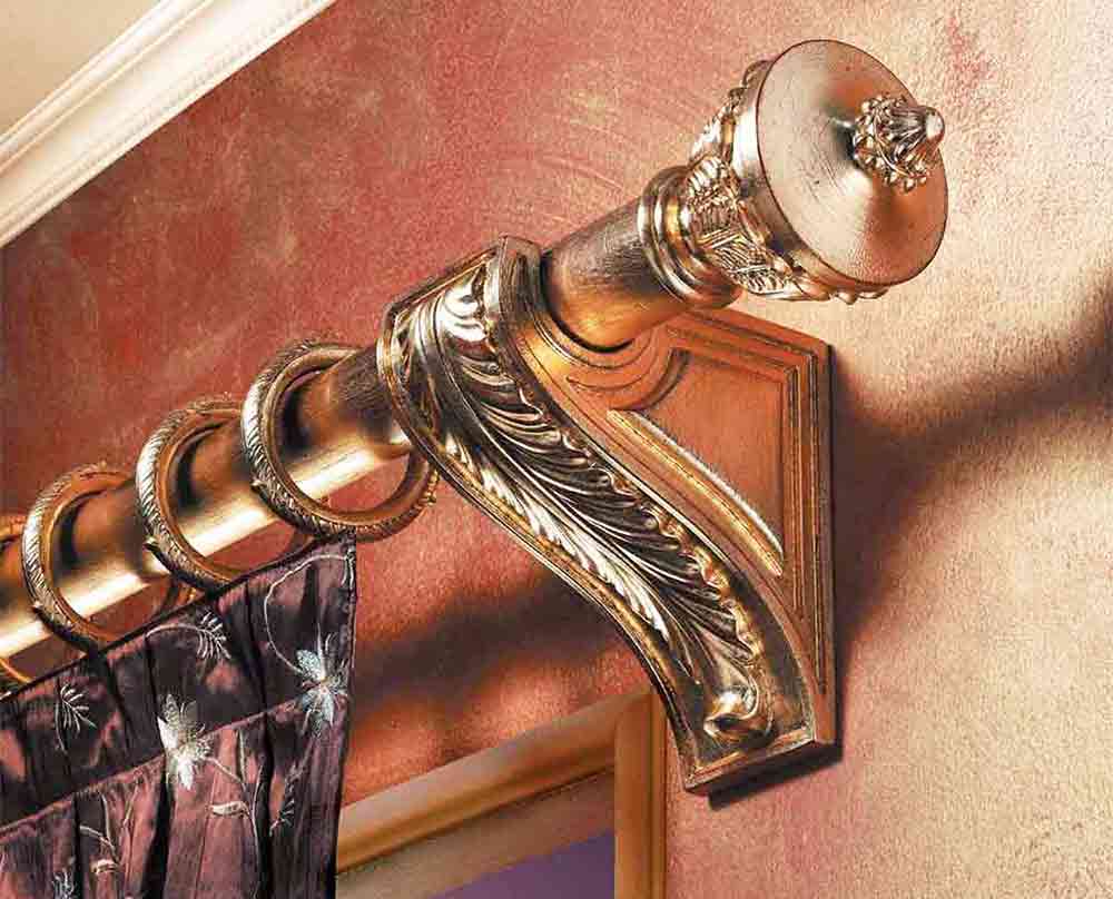 Karnisz pałacowy z drewna rzeźbiony z grubym drążkiem 5 cm i zakończeniem w kształcie berła